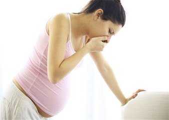 经过治疗,新生儿黄疸的症状可以明显善