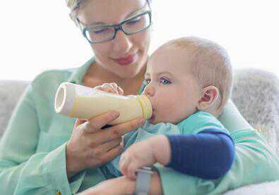 龙凤胎供卵试管，人工喂养宝宝怎样选代乳品